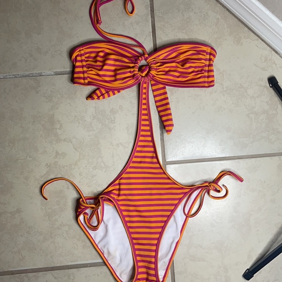 Victoria’s Secret string Mono-kini in XS. GUC - Picture 2 of 6